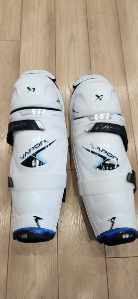 Intermediate Bauer Vapor Flylite 14" like new Shin Pads (Used)
