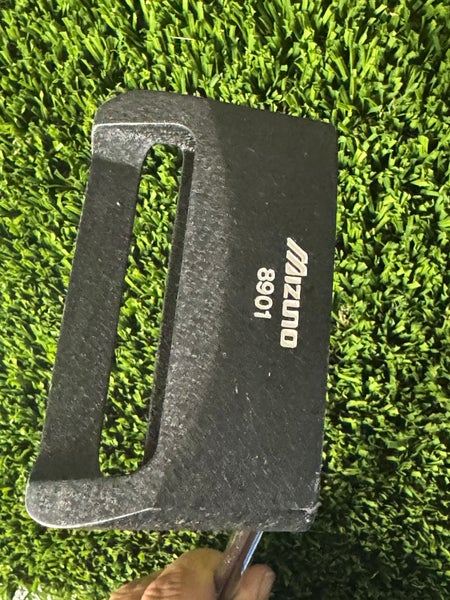 Right Handed Mizuno Putter 8901 Black Waffle Design Steel Shaft 35”