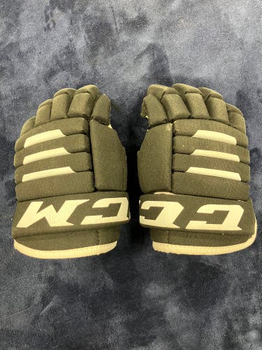 Black Junior CCM Tacks 4R2 Gloves 11" (Used)