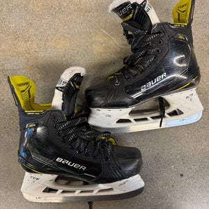 Intermediate Bauer Supreme M4 Hockey Skates | Size 5.5 Fit 3