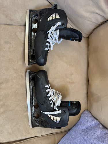 2024 True True SVH Pro Two Piece Hockey Goalie Skates Regular Width 10 (Used) (READ DESCRIPTION)