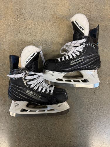 Junior Bauer Nexus 7000 Hockey Skates Narrow Width Size 5.5 (Used)