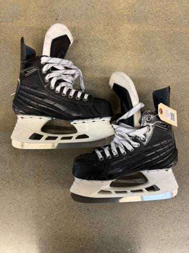Used Bauer Nexus 7000 Hockey Skates Size 5.5