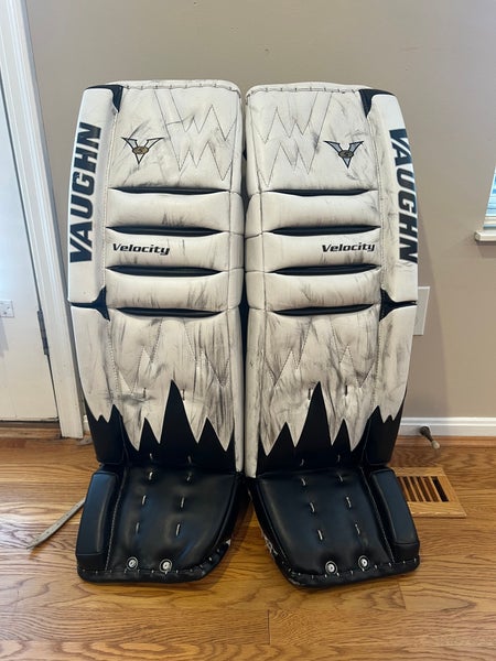 Goalie Leg Pads 36" Vaughn Velocity V5 Iceberg White/Black (Used)