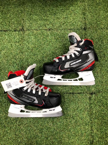 Youth Bauer Vapor X2.7 Hockey Goalie Skates Regular Width 13.5 (Used)