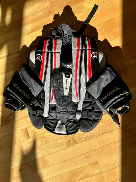 Small / Medium Reebok Goalie Chest Protector (Used)