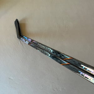 *2 Pack* of New 50 Flex T92 Intermediate True HZRDUS 9x4 Right Handed Hockey Sticks