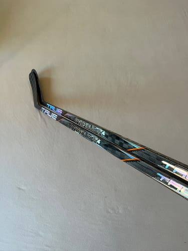 *2 Pack* of New 50 Flex T92 Intermediate True HZRDUS 9x4 Right Handed Hockey Sticks