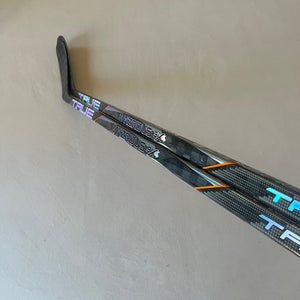 *2 Pack* of New 60 Flex T28 Intermediate True HZRDUS 9x4 Right Handed Hockey Sticks