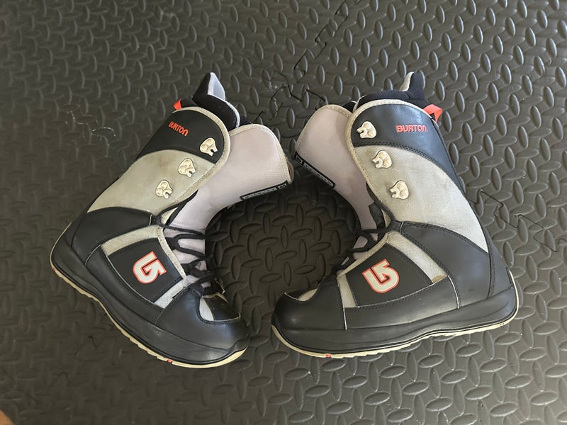 Size M 8.0 (W 9.0) Burton Tribute Snowboard Boots (Used)
