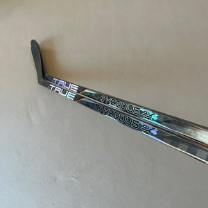 *2 Pack* of New 65 Flex T28 Senior True HZRDUS 9x4 Right Handed Hockey Sticks