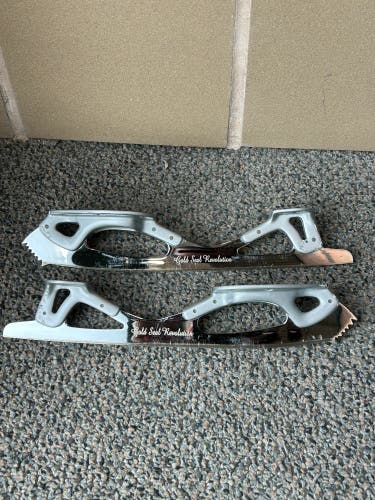 Used John Wilson Gold Seal Revolution Figure Skate Steel | 9.00"
