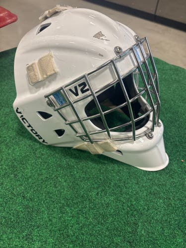 White Victory V2 Goalie Mask (Used) | Junior (50-55cm)