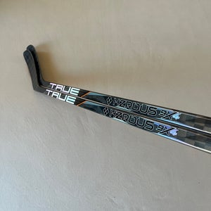 *2 Pack* of New 75 Flex T27 Senior True HZRDUS 9x4 Right Handed Hockey Sticks