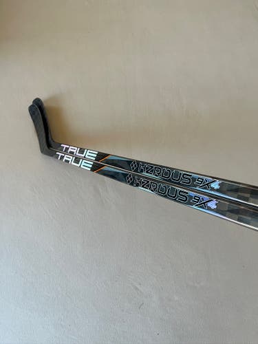 *2 Pack* of New 75 Flex T27 Senior True HZRDUS 9x4 Right Handed Hockey Sticks