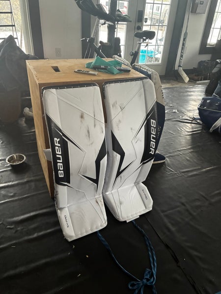 35" 2025 Bauer Sv-Pro Goalie Leg Pads (New)