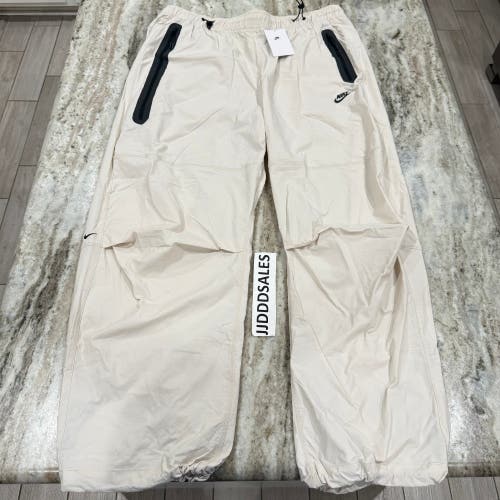 Nike Tech Woven Oversized Pants Light Orewood Black HM7158-104 NWT Men’s Sz XL

New With Tags - $135