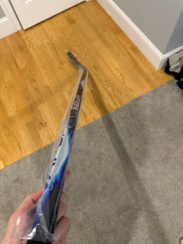Senior Bauer Vapor FlyLite Left Hand Hockey Stick P28 77 Flex (New)