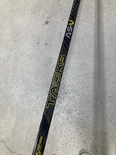 Intermediate CCM Tacks AS-V Hockey Stick | RH P28