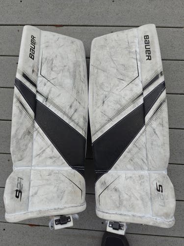 Small Bauer Supreme S27 Goalie Leg Pads (Used)