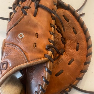 2023 Nokona Alpha RH First Base Baseball Glove 10.5" (Used)