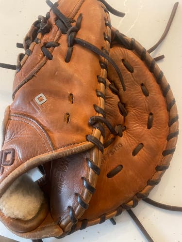 2023 Nokona Alpha RH First Base Baseball Glove 10.5" (Used)