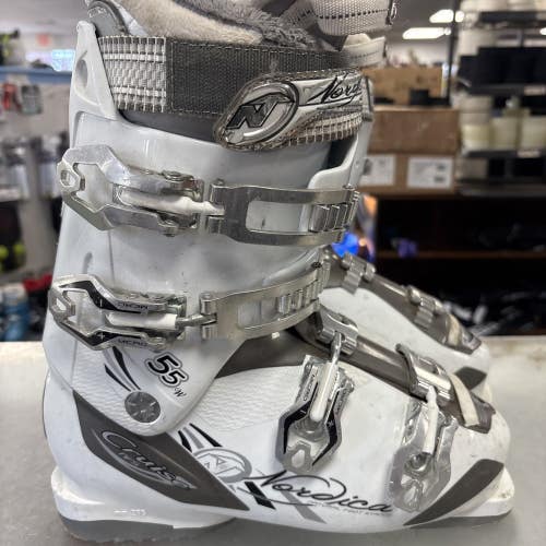 Mondo Size 25 US Womens Size 8 Nordica Cruise NFS 55w Ski Boots