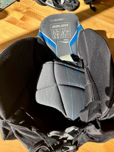 Junior Large Bauer Hockey Pants (Used)