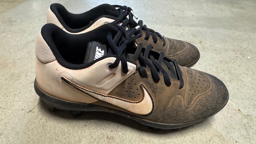 Black Kid's 6Y (Big Kids / Youth) Youth Nike Low Top Molded Cleats (Used)