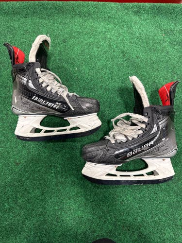 Intermediate Bauer Vapor XLTX Pro+ Hockey Skates  (Fit 2) Size 4.5 (Used)