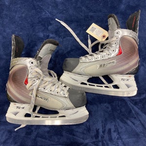 Intermediate Bauer Vapor x50 Hockey Skates Regular Width Size 5 (Used)