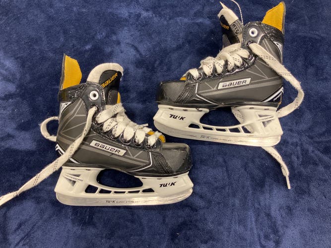 Youth Bauer Supreme S160 Hockey Skates Regular Width 11 (Used)