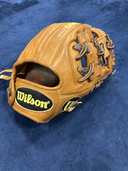 Brown Wilson A2000 DP15  RH Infield Baseball Glove 11.5" (Used)