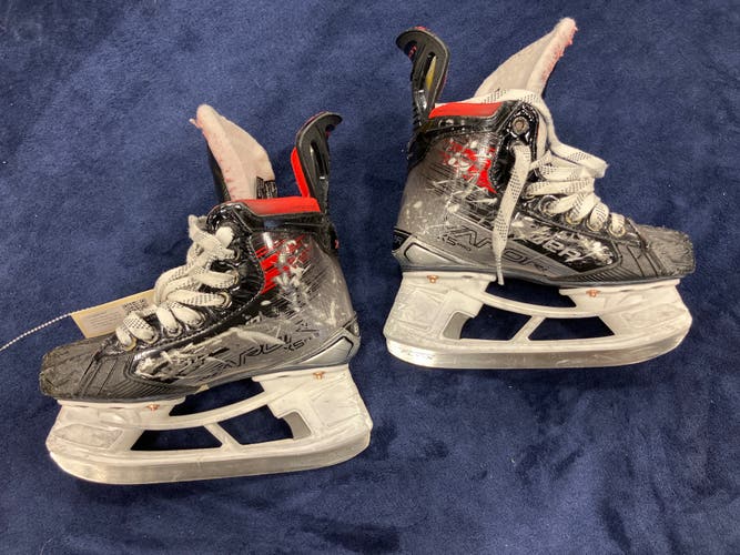 Junior Bauer Vapor X5 Pro Hockey Skates Regular Width Size 1 (Used)