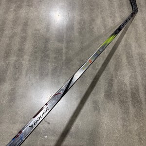 Bauer Vapor Hyperlite 2 Hockey Stick | Senior LH P28 | 61" (Used)