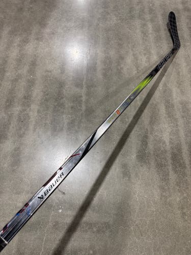 Bauer Vapor Hyperlite 2 Hockey Stick | Senior LH P28 | 61" (Used)