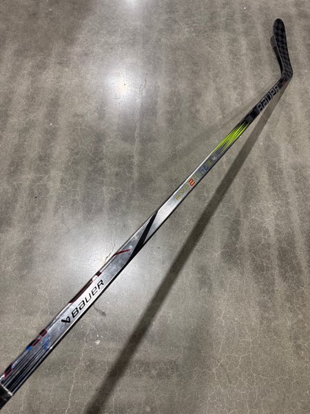 Bauer Vapor Hyperlite 2 Hockey Stick | Senior LH P28 | 61" (Used)