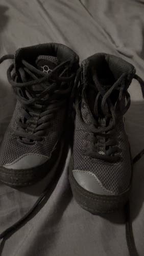 Youth wrestling shoes size 1