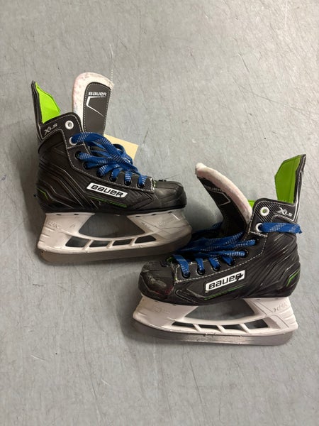 Junior Bauer XLS Hockey Skates Regular Width Size 1 (Used)