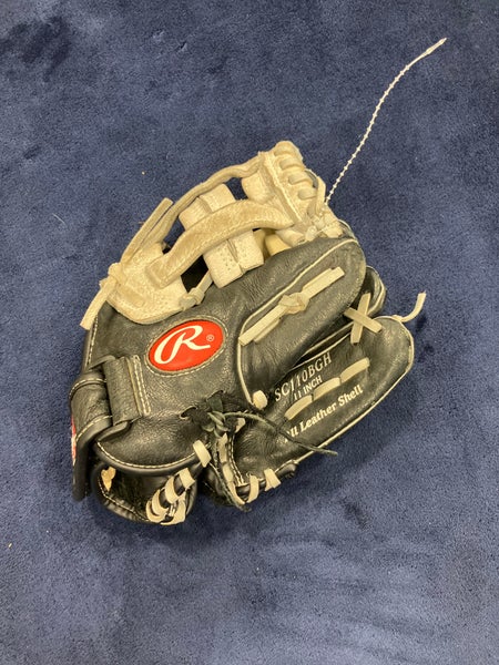 Black Rawlings Sure Catch RH Infield Baseball Glove 11" (Used)