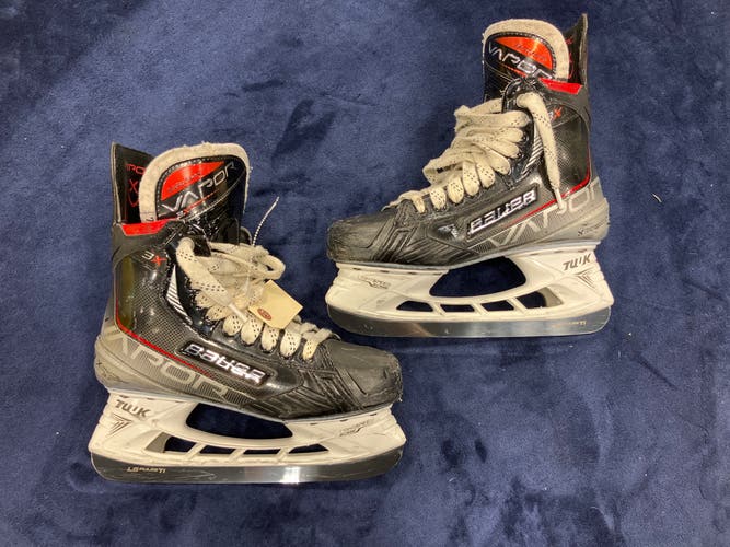Senior Bauer Vapor 3X Hockey Skates Regular Width 7 (Used)