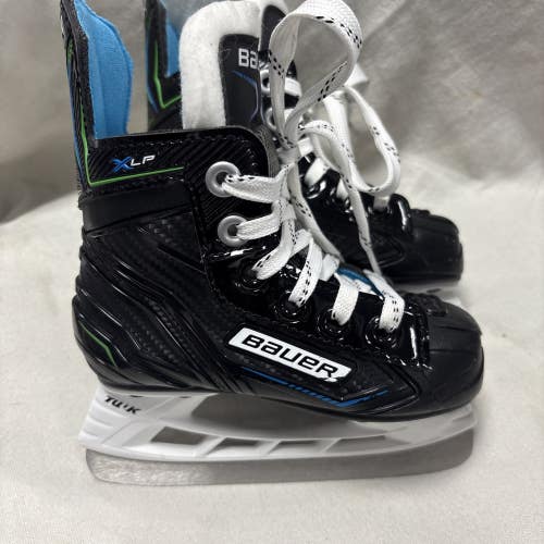 Youth Junior Size 7 Bauer XLP Ice Hockey Skates