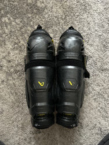 Intermediate Bauer Supreme Mach 14" Shin Pads (Used)