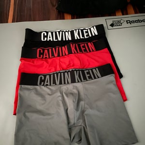 NEW Medium 3 Pack Calvin Klein Briefs