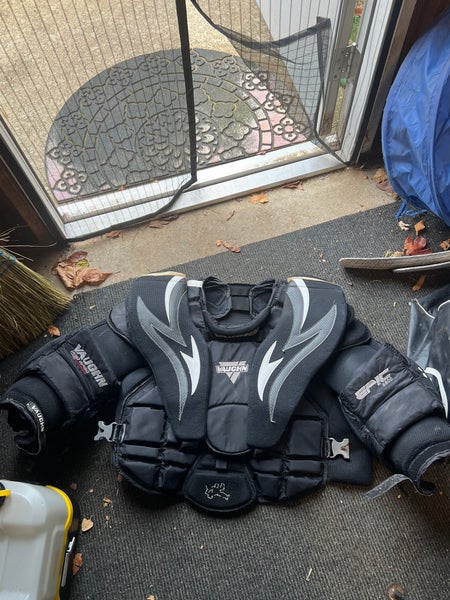 Medium Vaughn Epic 8800 Goalie Chest Protector (Used)