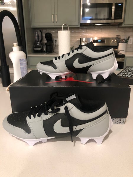 Air Jordan cleats men’s size 10.