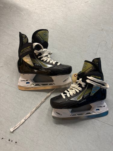 Senior True Catalyst 7 Hockey Skates | Size 9 Regular Width (R)