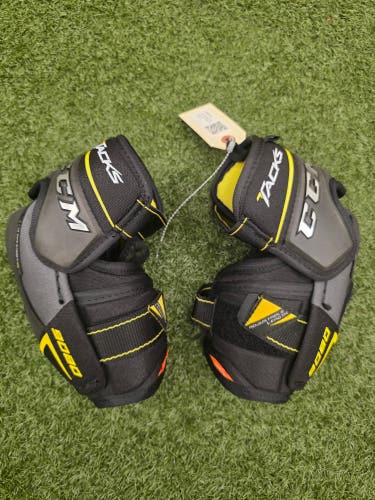 Junior Large CCM Tacks 9080 Elbow Pads (Used)