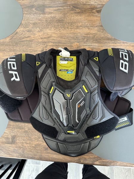 Men's Large Intermediate Bauer Supreme Mach Shoulder Pads (Used)