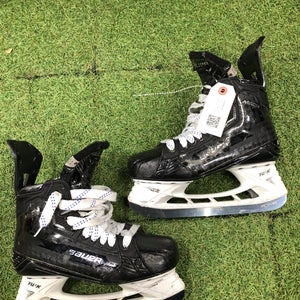 Intermediate Bauer Supreme Mach Hockey Skates 6 (Used)